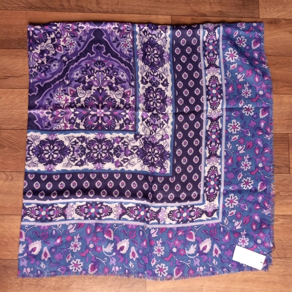 Vera Bradley Accessories - Vera Bradley Square Scarf Regal Rosette